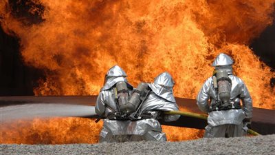 بدون إصابات.. السيطرة على حريق داخل شقة سكنية بالبساتين