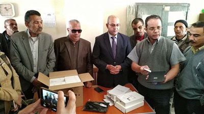 بدء إجراءات تسليم 5682 جهاز تابلت في بورسعيد