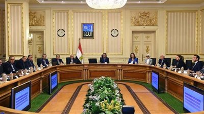 رئيس الوزراء يبحث منظومتي التحول الرقمي والتأمين الصحي الشامل