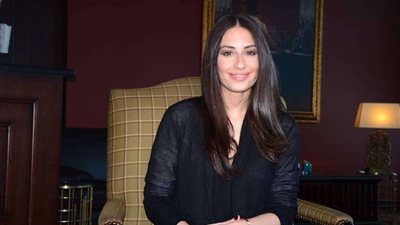 بالصور.. وصول هبة طوجي إلى القاهرة استعدادًا لحفل الجمعة المقبل