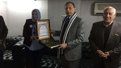 بالصور.. رئيس 