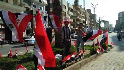 انتشار بائعو الأعلام قبل إفتتاح كأس الأمم الإفريقية ببني سويف