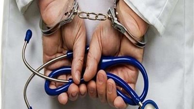 اليوم.. محاكمة طبيب ابتز خطيبته السابقة بصور عارية