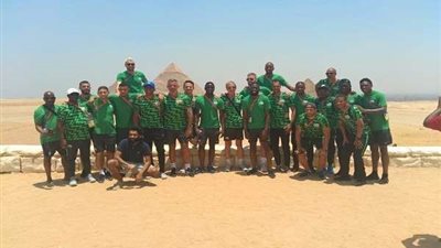 بالصور.. لاعبو منتخب جنوب أفريقيا يزورون منطقة آثار الهرم