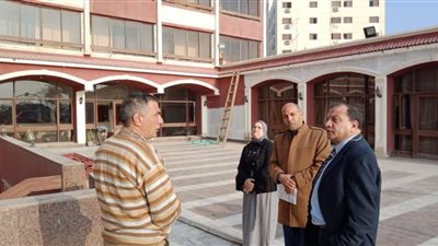 رئيس جامعة بني سويف يتفقد أعمال الصيانة بمركز المؤتمرات