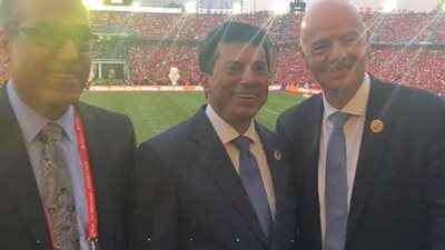 وزير الرياضة بصحبة رئيس الفيفا باستاد القاهرة قبل انطلاق أمم أفريقيا