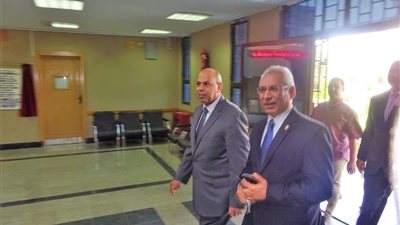 رئيس جامعة المنيا يُناقش آليات التطوير استعدادًا لسباق الجامعات الذكية