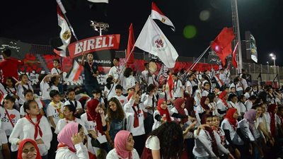 بالصور.. توافد الجماهير بمركز شباب الجزيرة لمشاهدة مباراة المنتخب