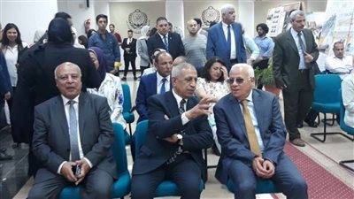محافظ بورسعيد ورئيس الأكاديمية البحرية يشهدان مناقشة مشروعات تخرج طلاب الاكاديمية
