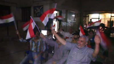 إقبال كثيف من المواطنين لمشاهدة مباراة 