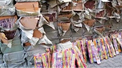 بالفيديو.. أمن الإسكندرية ينجح في إحباط محاولة تهريب 17 طن ألعاب نارية