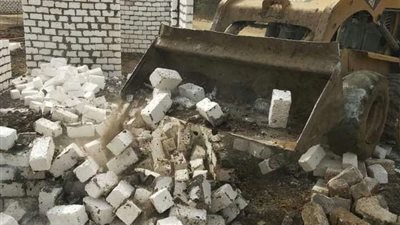 إزالة ٣٣ مخالفة إشغالات طرق في قنا