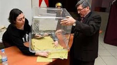 إغلاق صناديق الاقتراع في انتخابات اسطنبول وفرز الأصوات