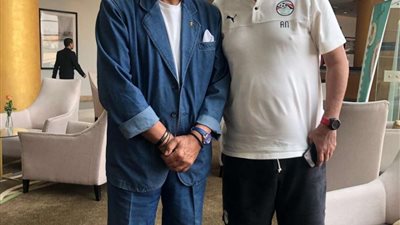 بالصور.. فكري صالح يساند المنتخب قبل مواجهة الكونغو