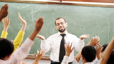 إحصائية تكشف مفاجأة عن ترتيب مصر في تقدير المُعلم