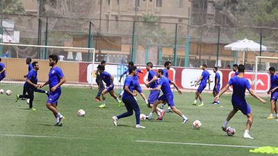 تدريبات بدنية منفردة لحراس الأهلي