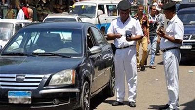 حملات مرورية مكثفة لرصد المخالفات بشوارع القاهرة والجيزة
