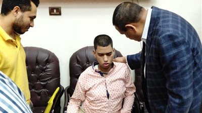 محافظ البحيرة يلتقي 40 مواطنًا لحل مشاكلهم في لقاء خدمة المواطنين