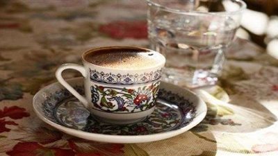 ”تقديم الماء مع القهوة” موروث ثقافي تركي