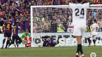 رسميا.. حارس برشلونة ينتقل لفالنسيا الإسباني