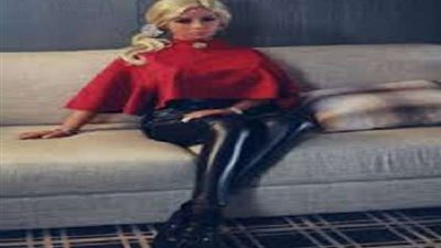 مليونير يطلب دمية بنفس مواصفات زوجته