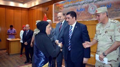 محافظ القليوبية يكرم 250 من أسر الشهداء ومصابي العمليات الحربية