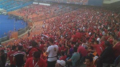 بالصور.. الجماهير تملأ استاد القاهرة قبل مواجهة مصر والكونغو
