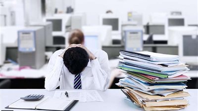 احذر.. العمل أكثر من 10 ساعات يوميا يؤدي للوفاة