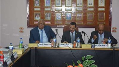 محافظ الوادي الجديد يشارك في اجتماع مجلس الجامعة