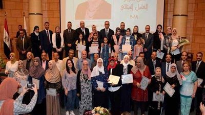 تكريم العاملين المثاليين بوزارة الطيران المدني