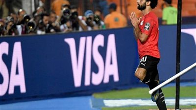 بالصور.. صلاح يحتفل بـ