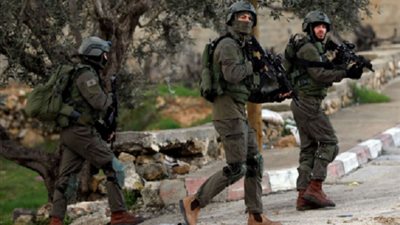 الاحتلال الإسرائيلي يعتقل 15 فلسطينيًا من الضفة الغربية