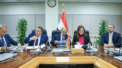 وزيرا التخطيط والتنمية المحلية يستعرضا عدة مشروعات بمحافظتي قنا وسوهاج