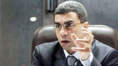 ”الباز” مدافعًا عن ياسر رزق: الجميع كتب شعرًا في نظام مبارك..(فيديو)