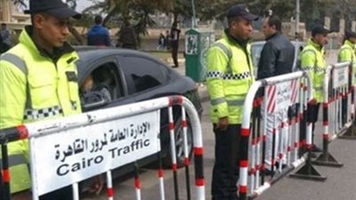 تعزيزات مرورية بشوارع القاهرة لضبط المخالفين لقواعد وآداب المرور