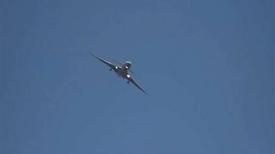 شاهد.. لحظة اصطدام طائرة بمبنى سكني في ولاية أمريكية