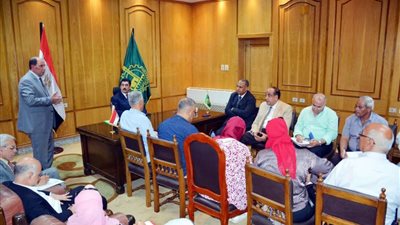 محافظ القليوبية يبحث تنفيذ مبادرة 