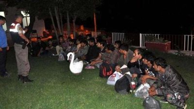 تركيا تضبط 84 مهاجرًا أجنبيًا شمال غربي البلاد