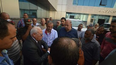 محافظ بورسعيد يواصل جولاته بمستشفيات التأمين الصحي الشامل