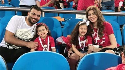 متعب وأسرته في استاد القاهرة لمتابعة مباراة مصر وأوغندا