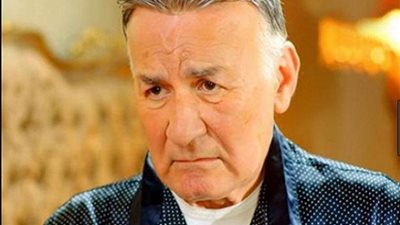 دنيا عبد العزيز تودع عزت أبو عوف على طريقتها