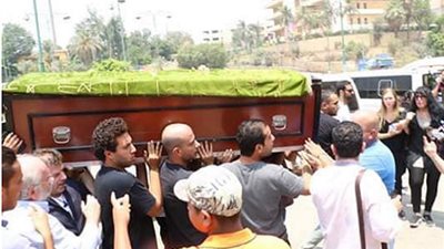 بالصور.. تشييع جثمان عزت أبو عوف من مسجد السيدة نفيسة