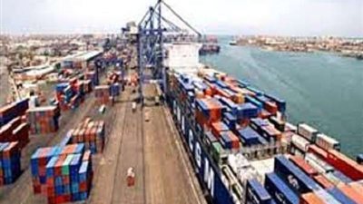 تفريغ 80 طن مهيئات وتداول 26 سفينة بموانئ بورسعيد