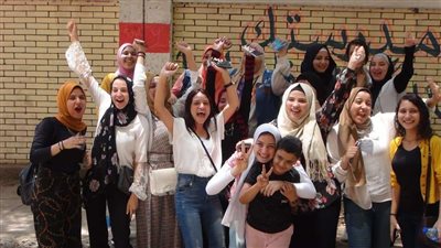 بالزغاريد.. طلاب الثانوية العامة يودعون ماراثون الامتحانات