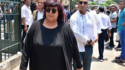 وزيرة الثقافة تشارك في تشييع جنازة عزت أبو عوف