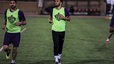 مران الأهلي.. إصابة أحمد علاء وعلاج طبيعي لنيدفيد