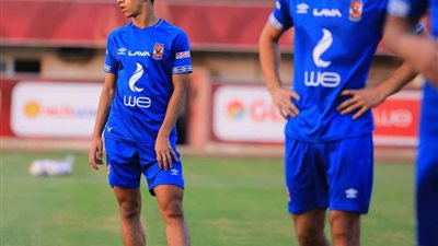 تدريبات منفردة لـ عمار حمدي على هامش مران الأهلي