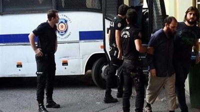 أنقرة تعتقل 82 ظابطًا لصلتهم بـ 