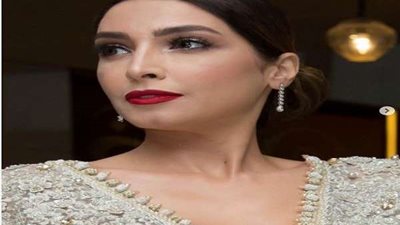 بالصور.. روجينا تخطف الأنظار بأبهى إطلالة في مهرجان الإذاعة بتونس