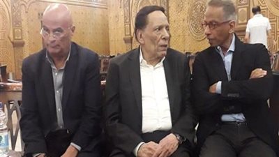 بعزاء أبو عوف.. عادل إمام يحرج وسائل الإعلام